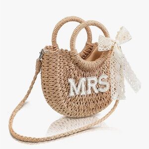 Elegant Tan Straw Bag with Lace Bow